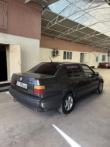 Volkswagen Vento: 1994 г., 1.8 л, Механика, Бензин, Седан at lalafo.kg Volkswagen Vento: 1994 г., 1.8 л, Механика, Бензин, Седан
