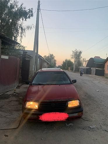 Volkswagen Vento: 1992 г., 1.8 л, Кол менен иштөөчү, Бензин, Седан
