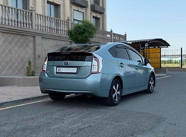 e2 byd: Toyota Prius: 2013 г., Вариатор, Гибрид, Хэтчбэк — 2