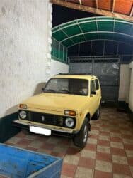 тягач двух мостовой: ВАЗ «Нива», бежевый цвет. Ключевые характеристики: - Кузов — 9