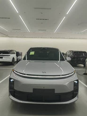 Lixiang: Lixiang : 2025 г., 1.5 л, Вариатор, Электромобиль, Кроссовер — 2