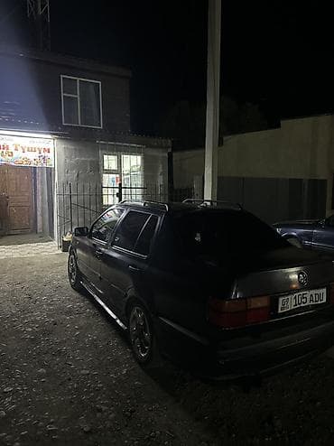 transporter multivan: Volkswagen Vento: 1993 г., Седан — 4