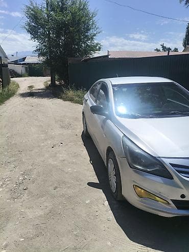 самый дешёвый авто: Hyundai Solaris: 2015 г., 1.4 л, Механика, Бензин, Седан — 3