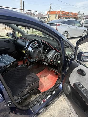 купить машины в киргизии: Honda Fit: 2002 г., 1.3 л, Вариатор, Бензин, Хэтчбэк — 8