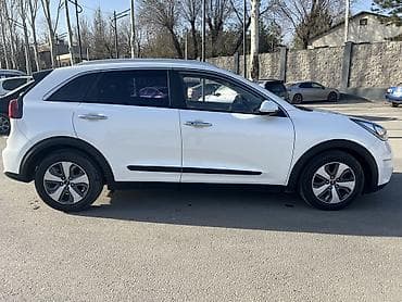 kia 2015: Kia Niro: 2017 г., 1.6 л, Робот, Гибрид, Внедорожник — 5