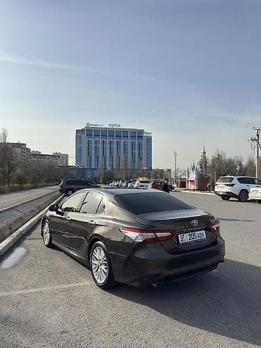 машину тайота: Toyota Camry: 2018 г., 2.5 л, Автомат, Гибрид, Седан — 3