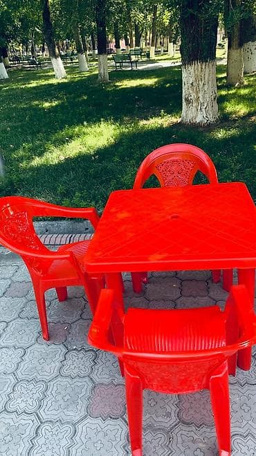 стол раскройный складной: Комплект уличной мебели из прочного пластика, ярко‑красный цвет — 1