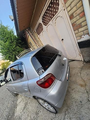 ix 25: Toyota Yaris: 2001 г., Механика, Бензин, Хэтчбэк — 4