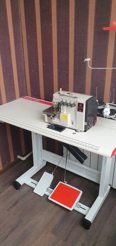 масло для швейных машин: Швейная машина Оверлок, Полуавтомат — 1