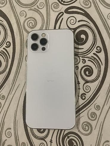 Apple iPhone Pro, серебристого цвета. Смартфон с плоскими гранями
