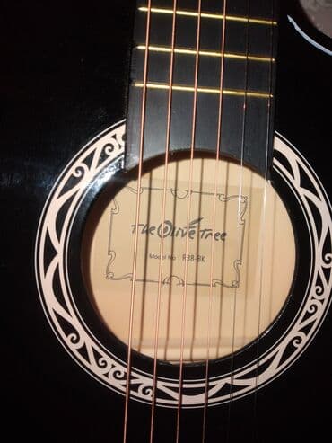 гитары акустика: Акустическая гитара б/у в очень хорошем состоянии, чехол и каподастр — 3