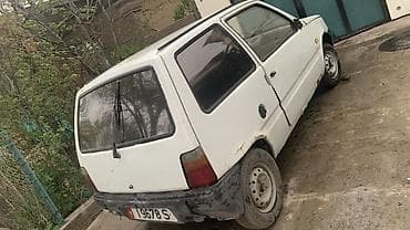 renault clio: Компактный трёхдверный хэтчбек белого цвета. Основные характеристики — 2