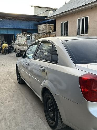 Унаа сатуу: Chevrolet Lacetti: 2008 г., 1.6 л, Кол менен иштөөчү, Бензин, Седан — 3