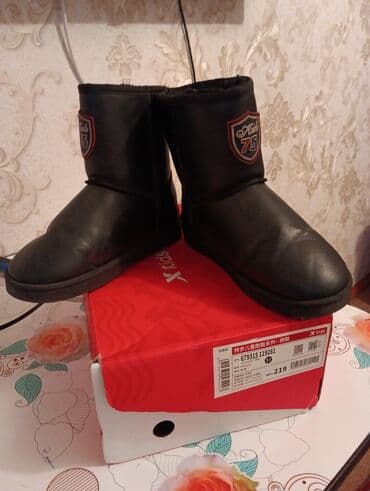 детская обувь карабалта: Продаются детские уги б.у.В хорошем состоянии,размер 33. Адрес Чуй — 3