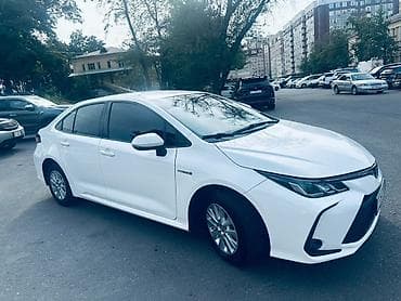 bmw 725: Toyota Corolla: 2021 г., 1.8 л, Автомат, Гибрид, Седан — 2