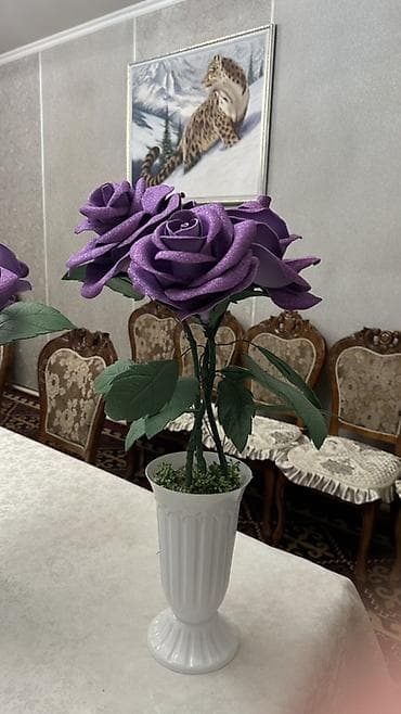 Декоративная композиция с розами в вазе - Эффектные крупные розы