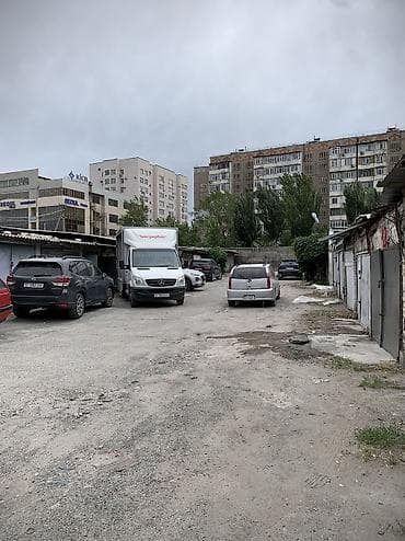 Гаражи: Продаю кирпичный гараж в 7-мкр по ул. Безымянная, ГК-6, напротив ТЦ — 1