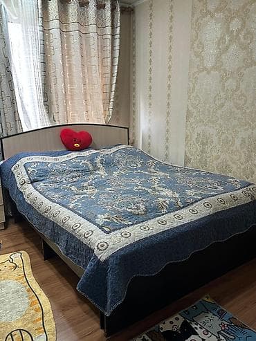 кровать и шкаф: Спальный гарнитур: двуспальная кровать + трехдверный шкаф с зеркалом — 1