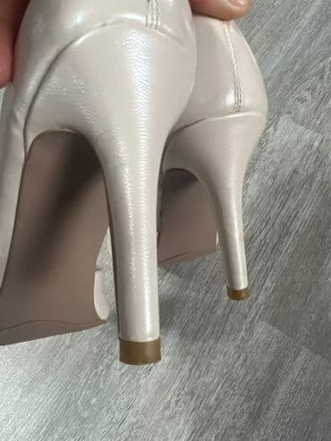 купить женскую обувь больших размеров: Туфли 35 размер 800 сом цвет бежевый с переливанием жемчуга фото не — 3