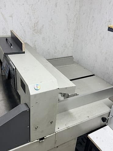 Оборудование для типографии: Программируемая гидравлическая гильотина для бумаги - — 4