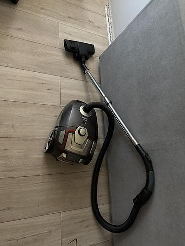miele: Пылесос Miele (контейнерный/мешковый форм‑фактор с телескопической — 1