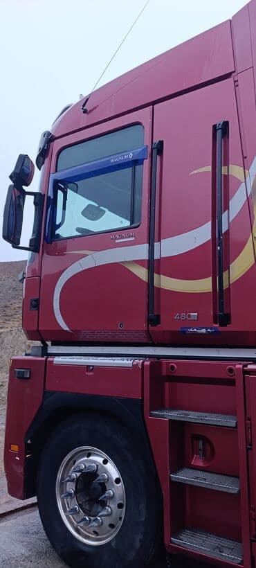 цена домкрата для легкового автомобиля: Сүйрөгүч, Renault, 2011 г., Прицепсиз — 4