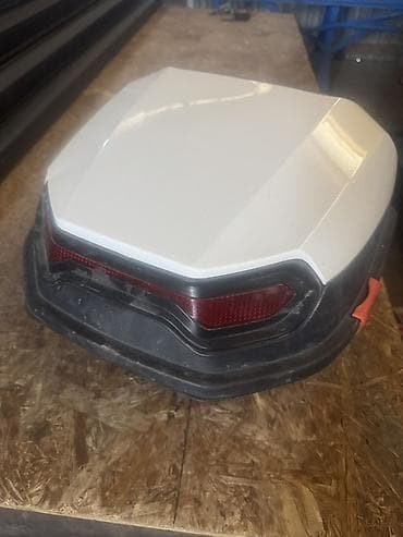 трехколесный мотороллер муравей: Скутер/мопед городского класса, бело‑черный, с высоким тонированным — 5