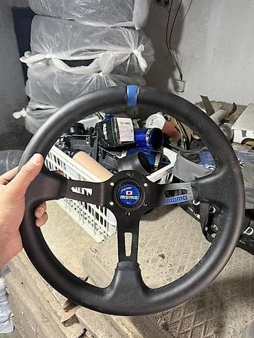 Спортивный руль MOMO (трёхспицевый) - Диаметр: приблизительно 350 мм — 1