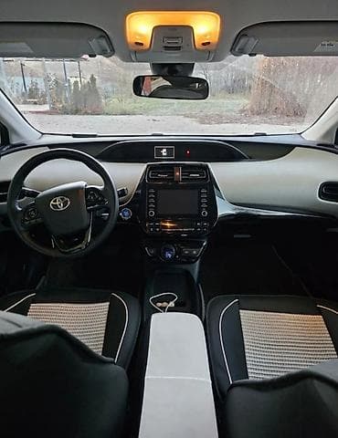 Toyota: Toyota Prius: 2020 г., 1.8 л, Автомат, Гибрид, Хэтчбэк — 2
