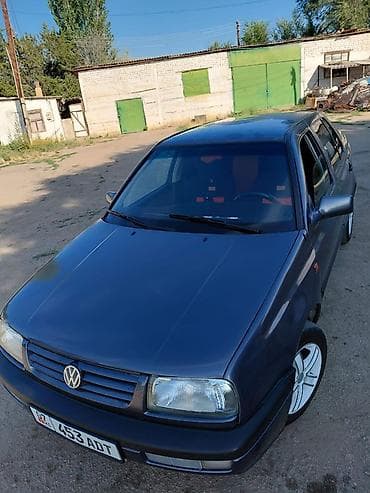 Volkswagen Vento: 1993 г., 1.8 л, Механика, Бензин, Седан — 1