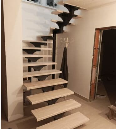 айнек буу: Темир тепкич Жеке менчик үй үчүн, Тепкичтин формасы: Г-сымал, Стиль: Классикалык — 4