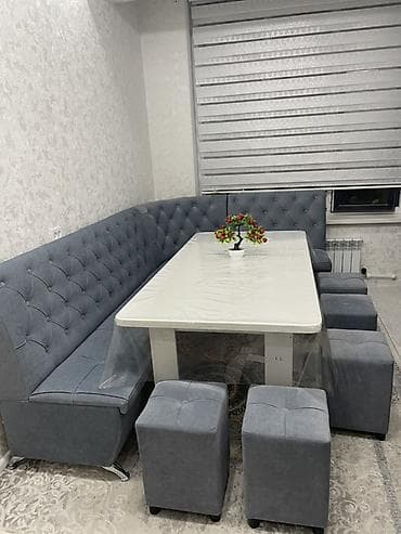 Кухонный уголок с большим обеденным столом и пуфами Комплект: - — 2