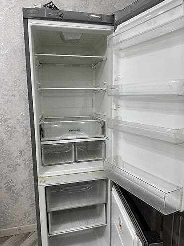 Холодильник Indesit, двухкамерный, серебристый цвет, нижняя — 3