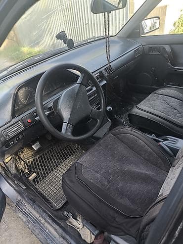 Продажа авто: Mazda 323: 1990 г., 1.5 л, Механика, Бензин, Седан — 6