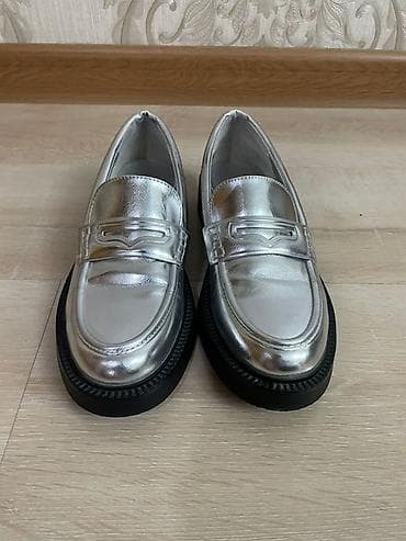 лоферы zara: Лоферы ZARA, женские. - Цвет: металлик (серебристый). - Модель — 1