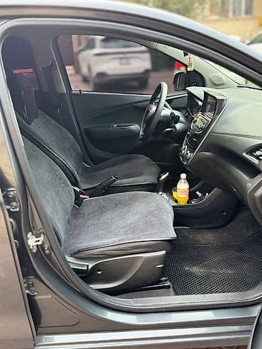 chevrolet kruz: Chevrolet Spark: 2017 г., 1 л, Автомат, Бензин, Хэтчбэк — 9