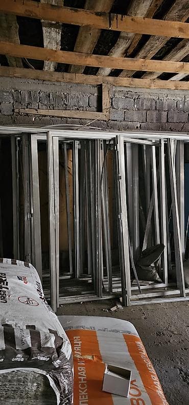 Стекла, стеклопакеты для дверей: Стеклянные перегородки с каркасом ЗА ПОЛЦЕНЫ — 1