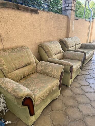 Продаю тройка диван на офис мягкий, чистый новый