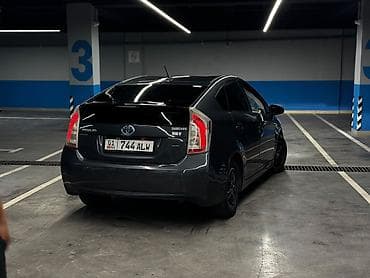 тойоты: Toyota Prius: 2013 г., 1.8 л, Вариатор, Гибрид, Хэтчбэк — 1