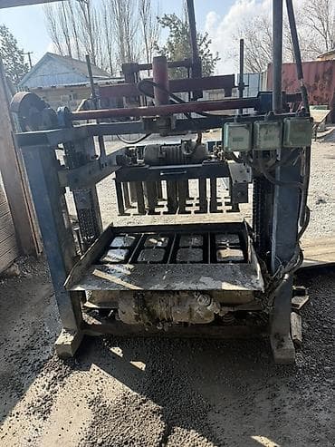 аппарат пескоблока: Продаю пескоблочный станок. Есть четыре матриц: рваной, и рваной — 1