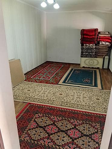 Үйлөрдү сатуу: Сдаётся 2 х ком. времянка, есть сан. узел. район киркомстом. только — 3