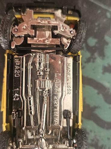 капейька старый: Двее Нивы,1980,-желтая,1983 год-белая.Желтая с вырезом под зеркало — 10