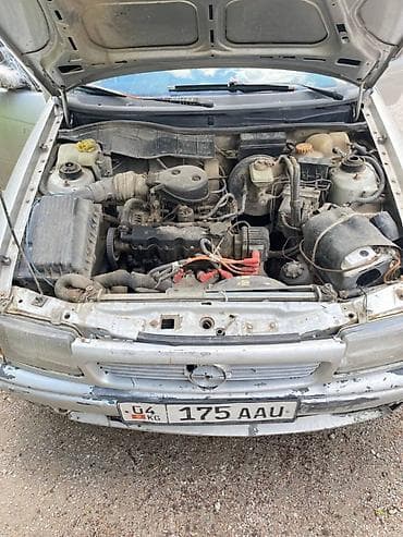221 mercedes: Opel Astra: 1995 г., Механика, Бензин, Хэтчбэк — 3