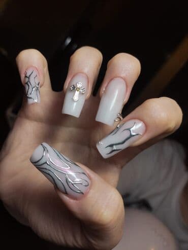 работа в кумторе: Мастер маникюра. 3-5 лет опыта. Процент — 7