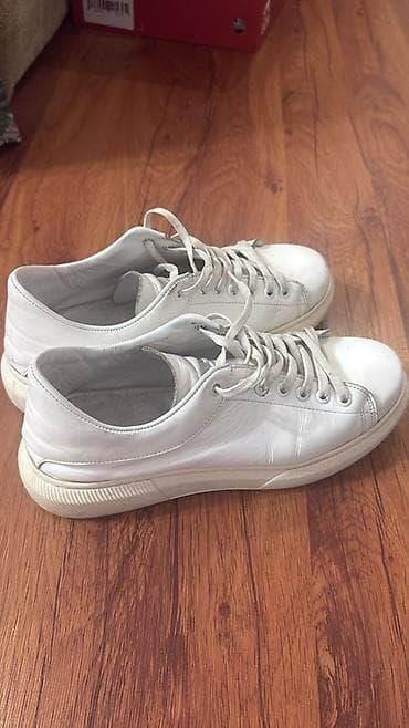 Свадебные платья и аксессуары: Белые низкие кеды/кроссовки из гладкой кожи. - Классический силуэт с — 1