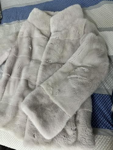 Шуба из пудрового меха канадская норка с поперечным кроем. - Цвет