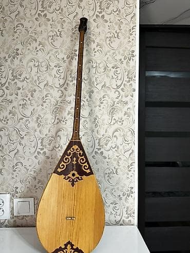 Профессиональный Казахская домбра (двухструнная лютня) - Классическая at lalafo.kg Профессиональный Казахская домбра (двухструнная лютня) - Классическая