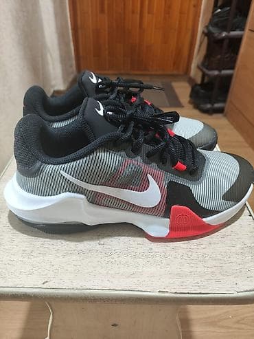 b 5: Продаю кроссовки,40р. привезли из сша, размером немного ошиблись. 7 — 4