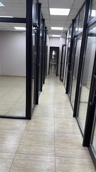1 комнатка: Аренда офисов, 70 м², В жилом комплексе, 1 линия, С отдельной кухней, С отдельным входом — 4
