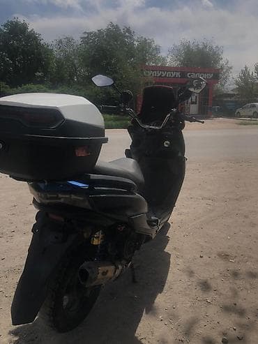 электроный мопед: Макси-скутер 150 куб. см, Бензин, Б/у — 4